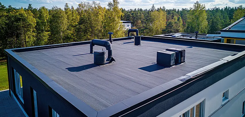 Professional Flat Roof Replacement Services in Brenham, TX